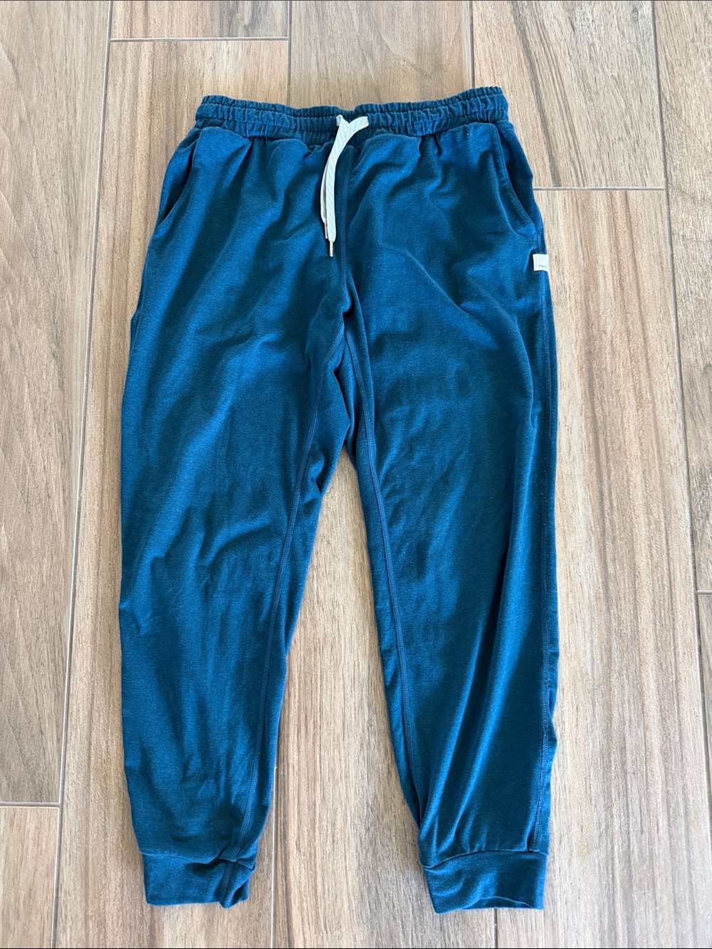 Vuori Women’s Performance Jogger Sweatpants w Drawstring. Dreamknit fabric Small